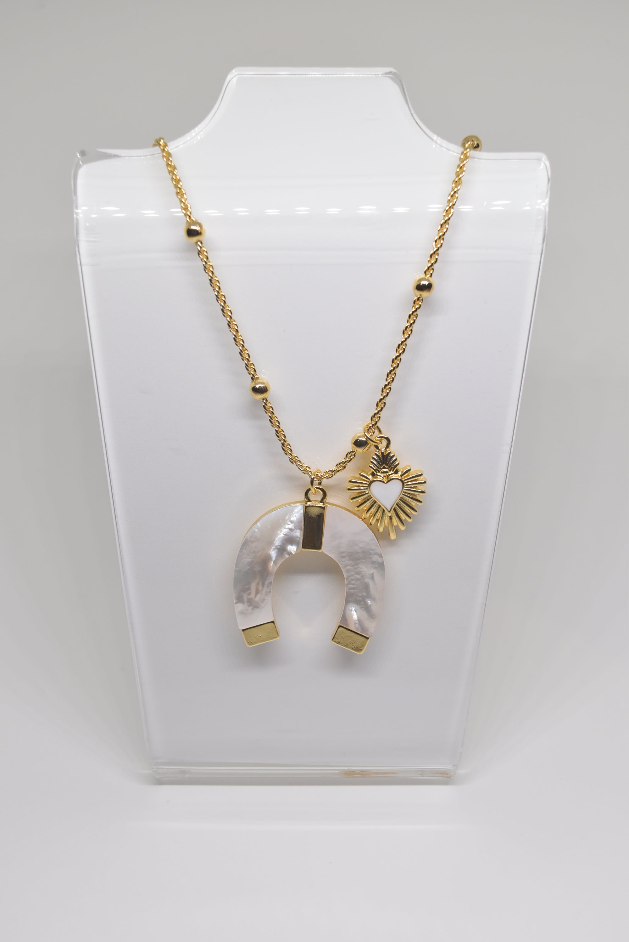 Nacar and Gold Pendant Necklace