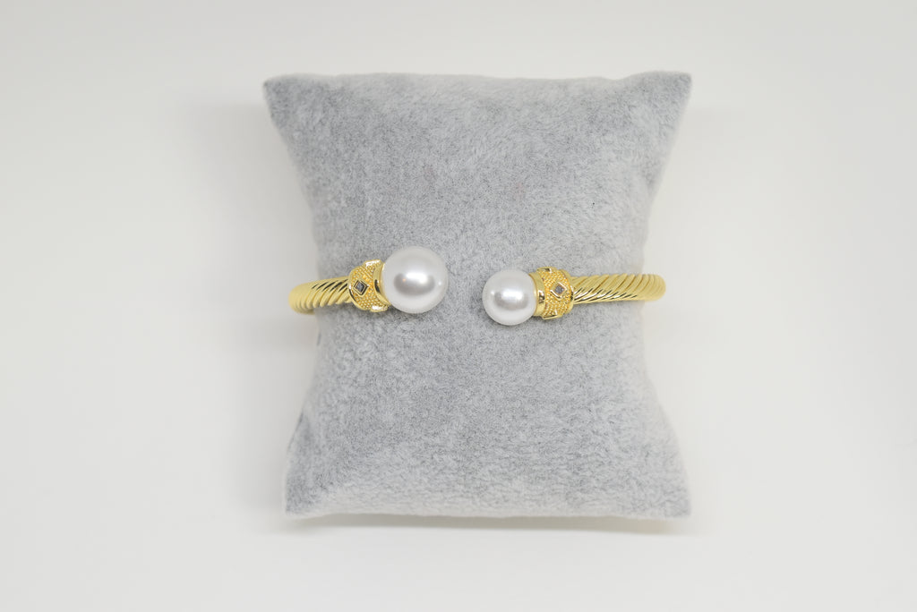 Open Front Pearls Bracelet