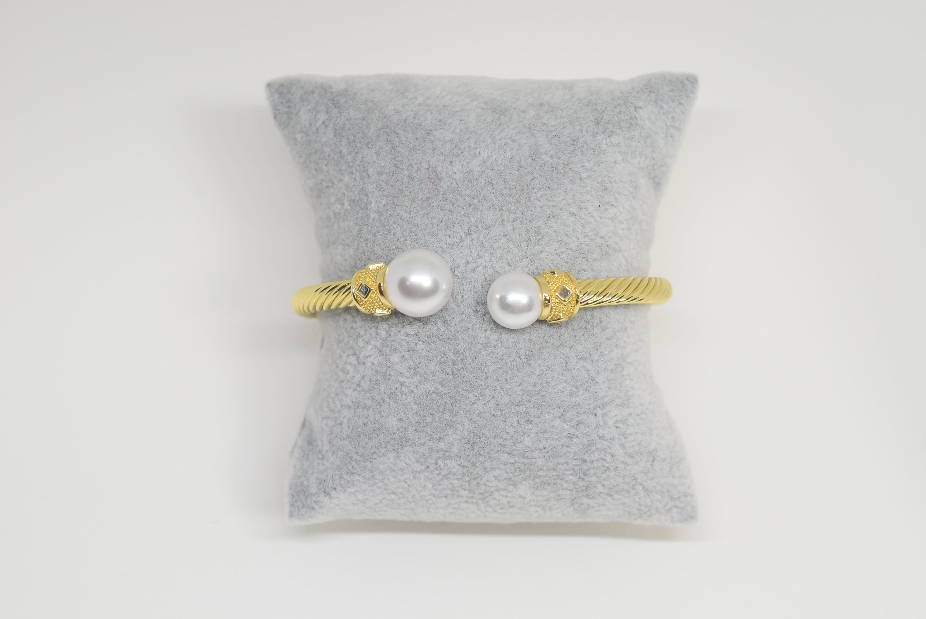 Open Front Pearls Bracelet