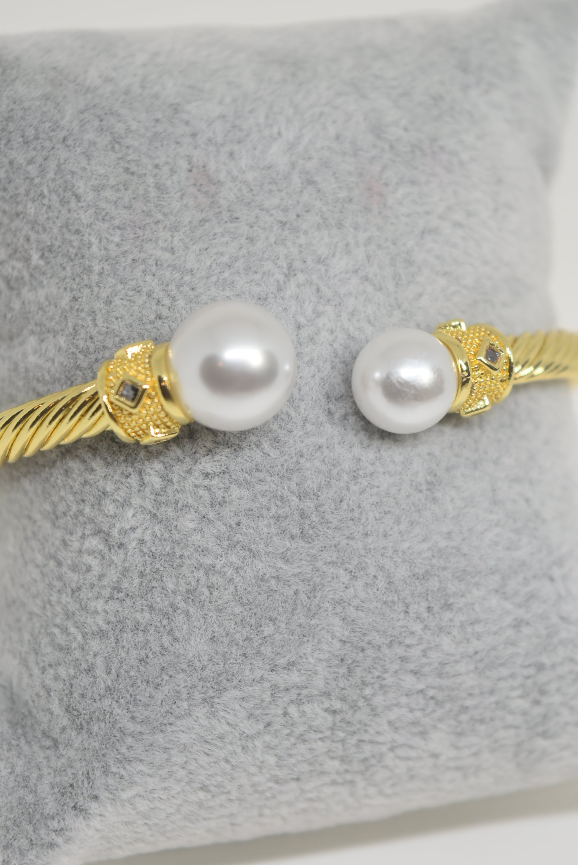 Open Front Pearls Bracelet